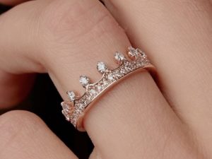 White Diamonds Crown Ring - Image 4