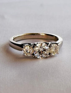 1.35 ctw Diamond Trinity Ring - Image 8